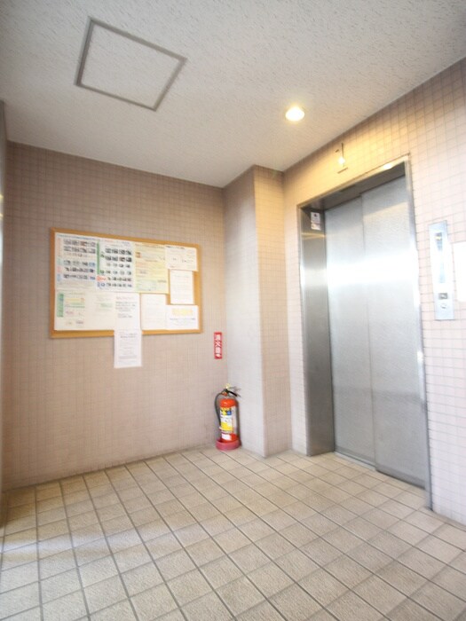 物件外観写真5　(エントランス部分)