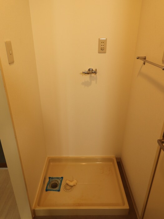 物件内観写真15　(洗濯機置場)