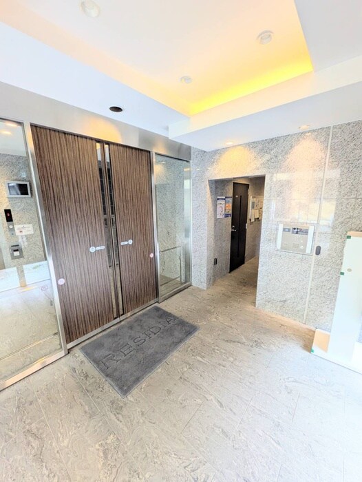 物件外観写真4　(エントランス部分)