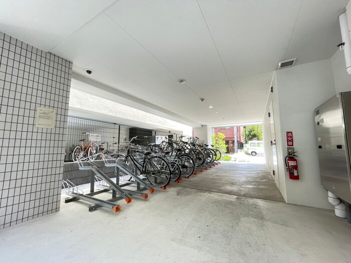 物件外観写真3　(駐輪場)