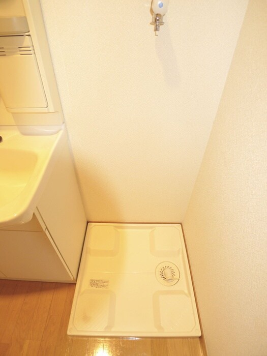 物件内観写真15　(洗濯機置場)