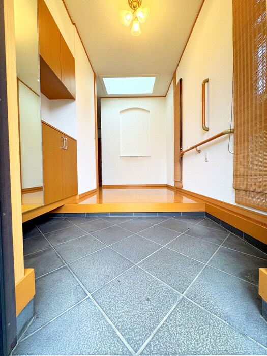 物件内観写真11　(玄関)