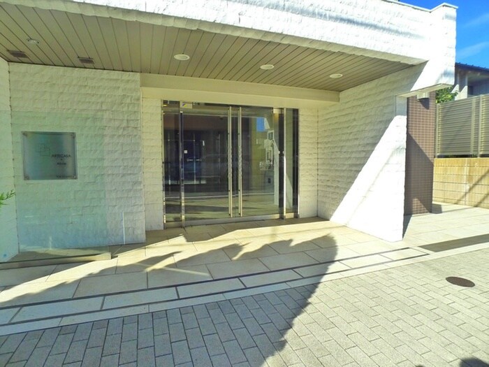 物件外観写真3　(エントランス部分)