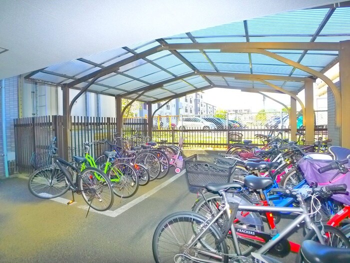 物件外観写真5　(駐輪場)