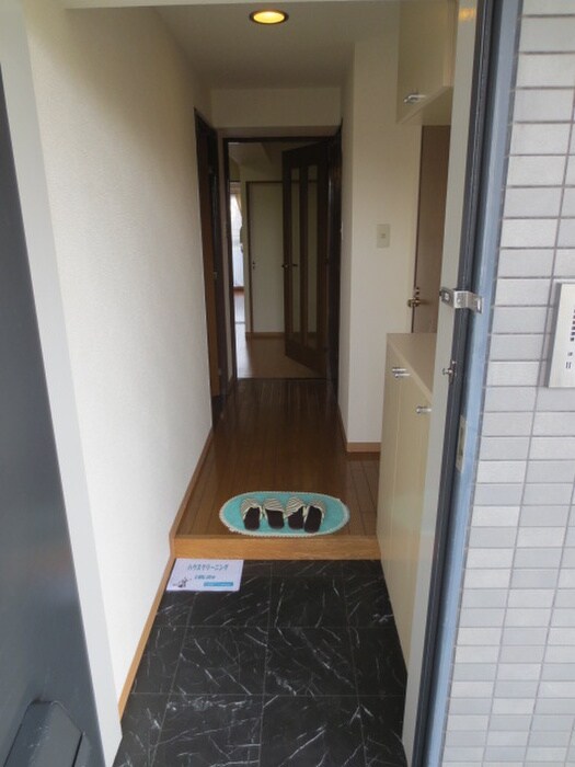 物件内観写真16　(玄関)
