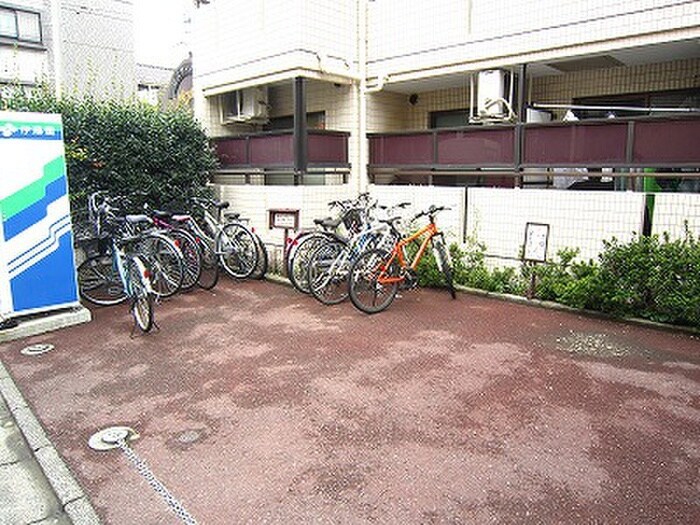 物件外観写真2　(駐輪場)