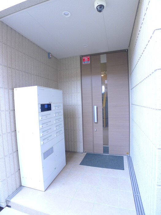 物件外観写真3　(エントランス部分)