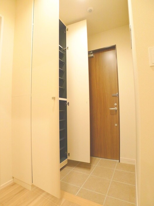 物件内観写真18　(玄関)