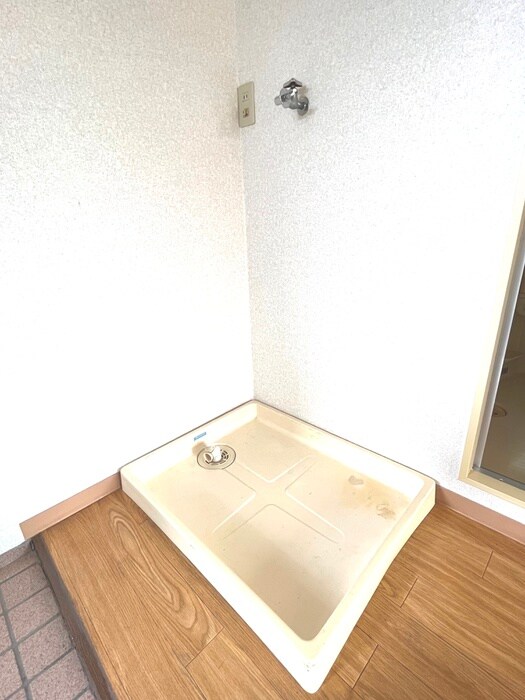 物件内観写真13　(洗濯機置場)