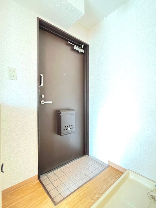 物件内観写真16　(玄関)