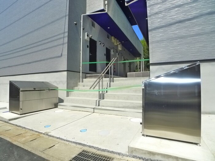 物件外観写真5　(エントランス部分)