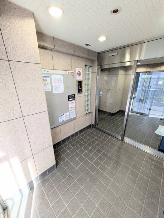 物件外観写真4　(エントランス部分)