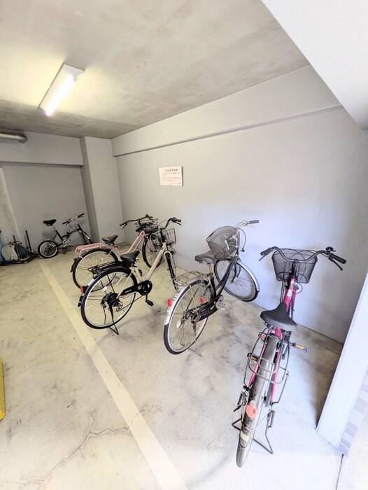 物件外観写真6　(駐輪場)