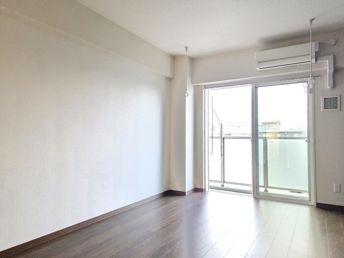 物件内観写真7　(室内からの展望)