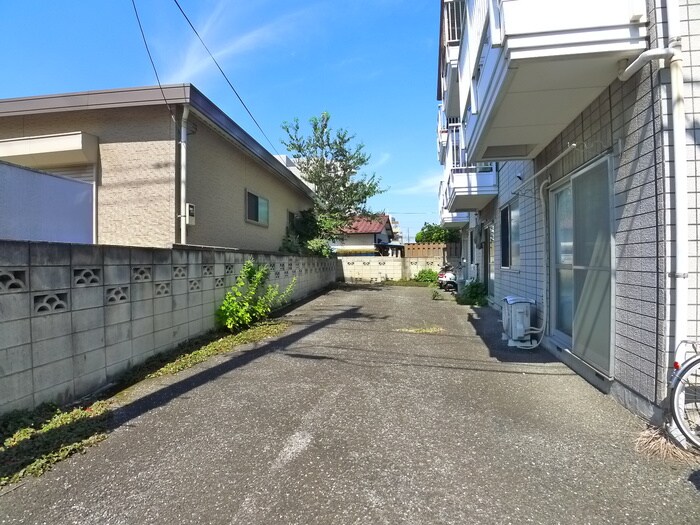 物件外観写真2　(駐車場)