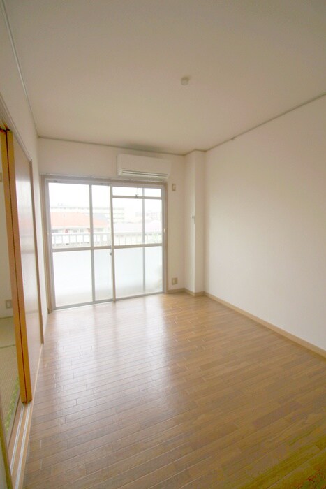 物件内観写真7　(室内からの展望)