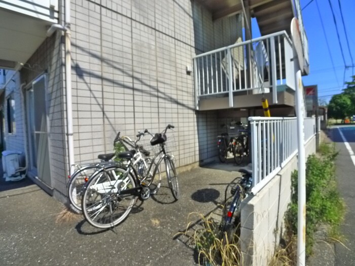物件外観写真3　(駐輪場)