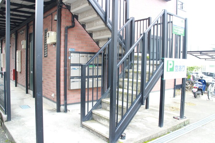 物件外観写真2　(エントランス部分)