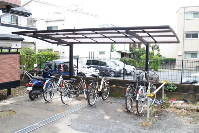 物件外観写真5　(駐輪場)