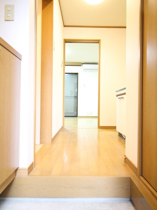 物件内観写真10　(玄関)