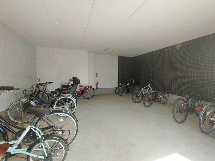 物件外観写真5　(駐輪場)
