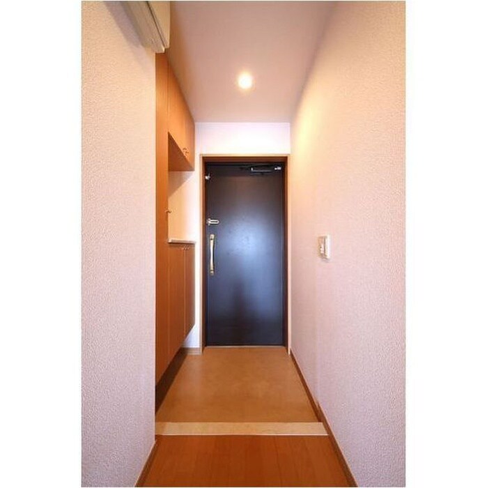 物件内観写真5　(玄関)