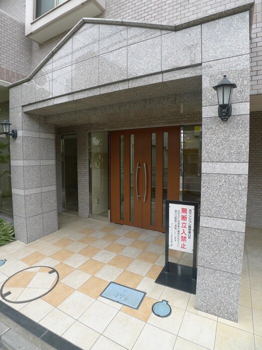 物件外観写真3　(エントランス部分)