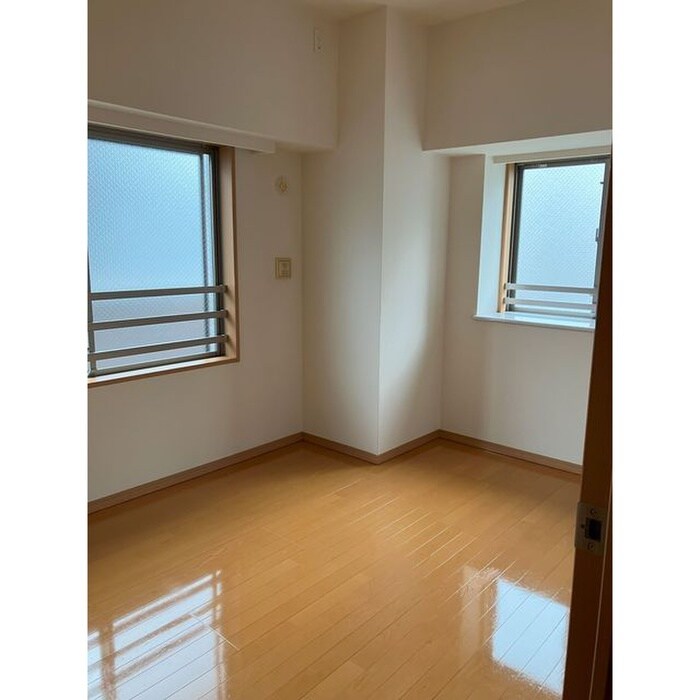 物件内観写真8　(室内からの展望)