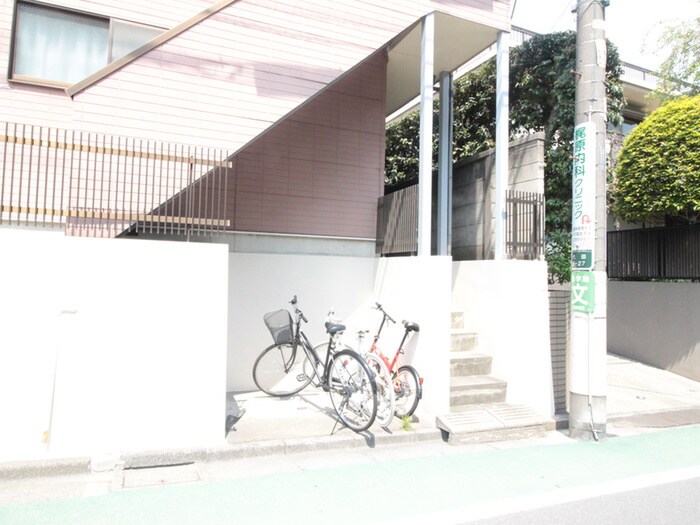 物件外観写真3　(駐輪場)