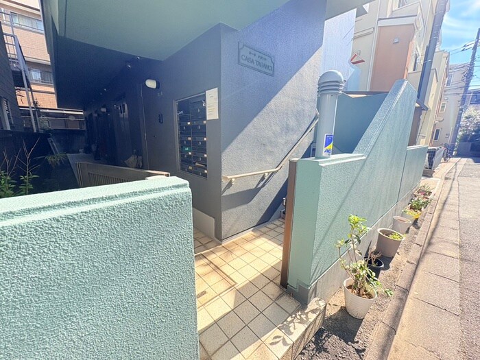 物件外観写真4　(エントランス部分)