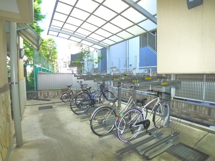 物件外観写真4　(駐輪場)