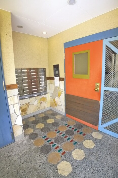 物件外観写真5　(エントランス部分)