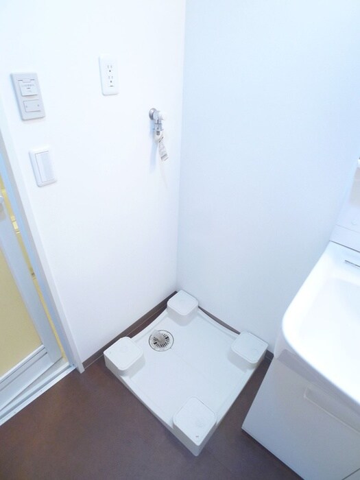 物件内観写真13　(洗濯機置場)