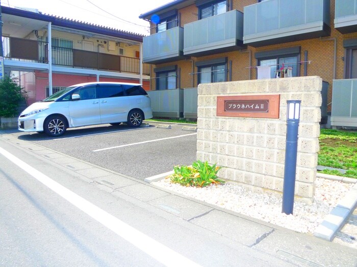 物件外観写真3　(駐車場)