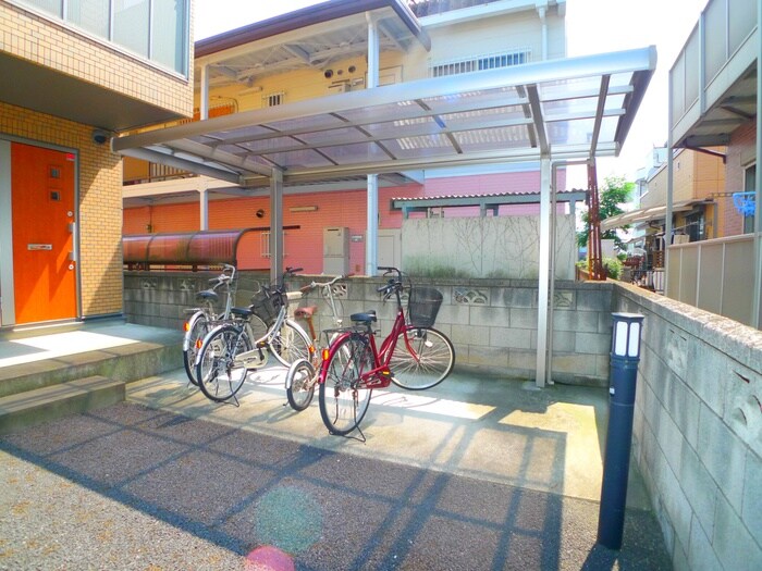 物件外観写真4　(駐輪場)