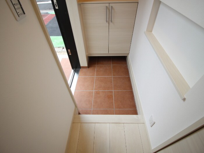 物件内観写真16　(玄関)