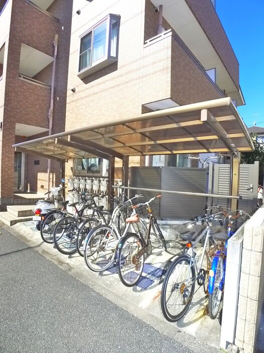 物件外観写真3　(駐輪場)