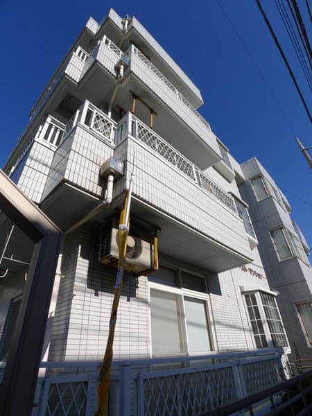 ファ－ストマンション外観写真
