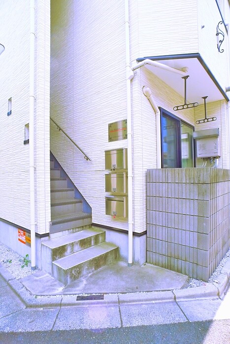 物件外観写真5　(エントランス部分)