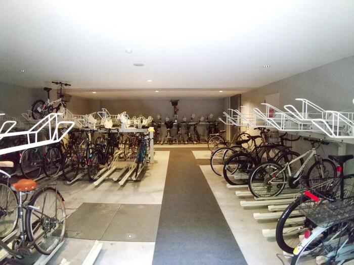 物件外観写真4　(駐輪場)