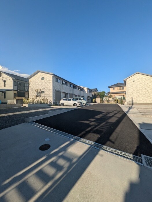 物件外観写真2　(駐車場)