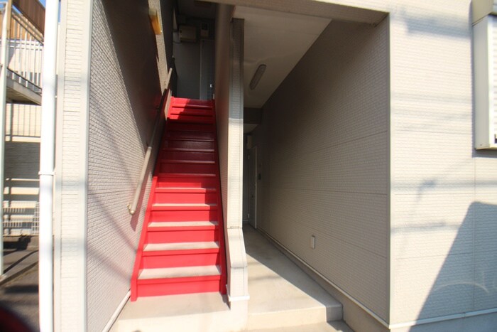 物件外観写真3　(エントランス部分)