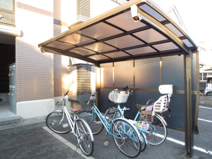 物件外観写真4　(駐輪場)