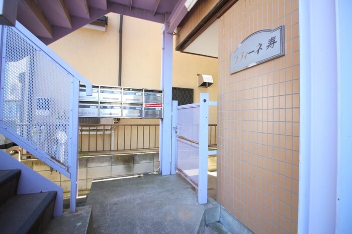 物件外観写真3　(エントランス部分)