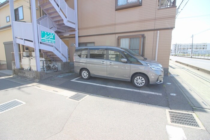 物件外観写真4　(駐車場)