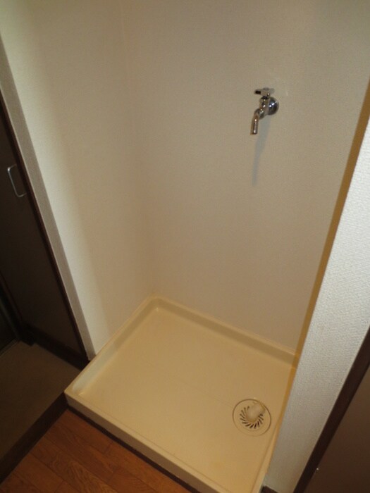 物件内観写真12　(洗濯機置場)