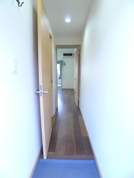 物件内観写真16　(玄関)