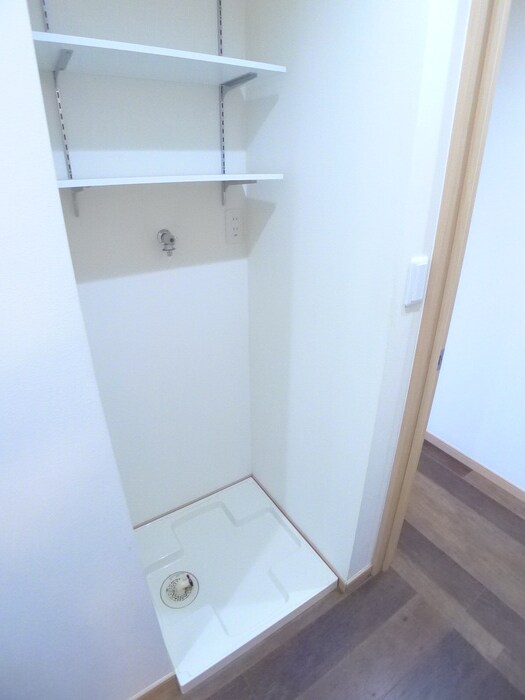 物件内観写真18　(洗濯機置場)