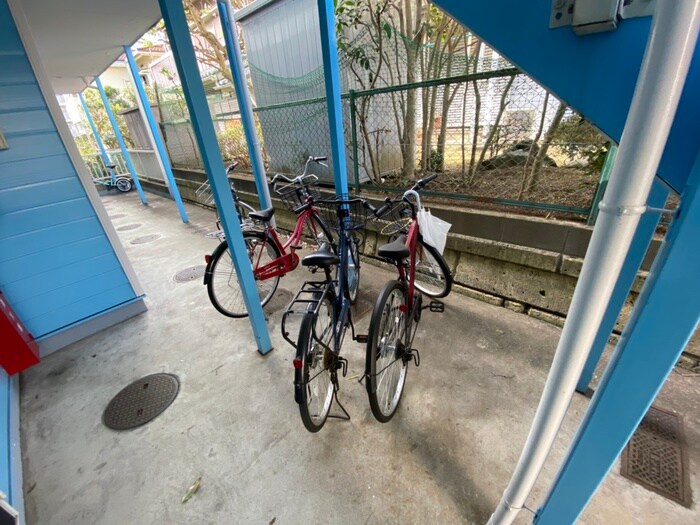 物件外観写真5　(駐輪場)