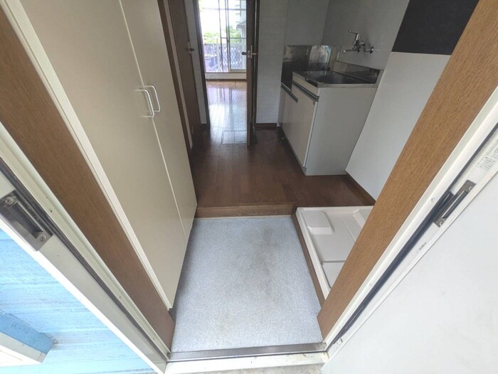 物件内観写真13　(玄関)